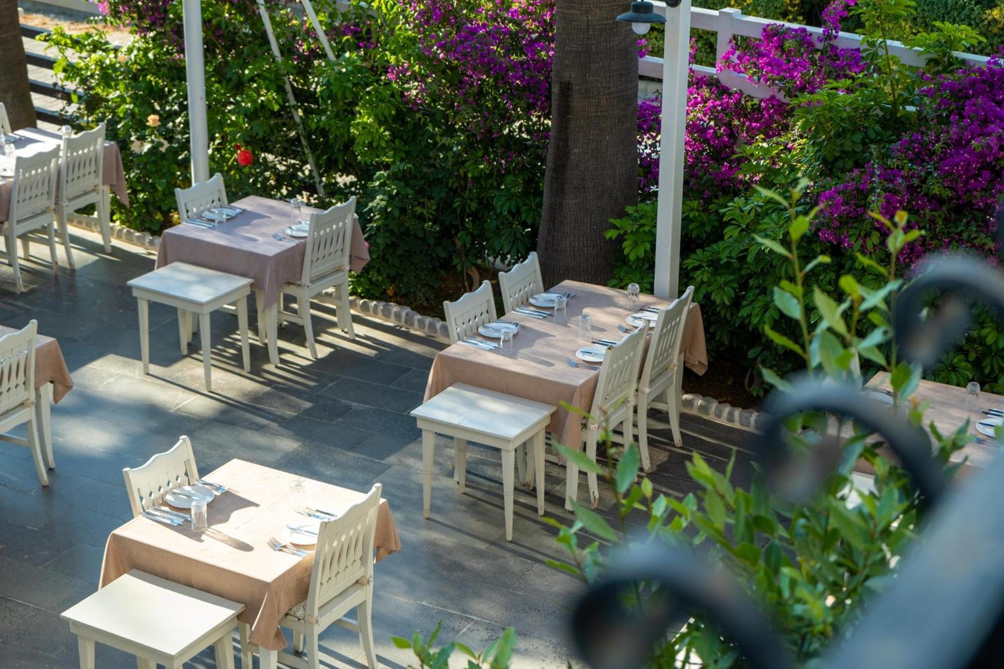 Hotel Sea Breeze Hotel&apartments 4*