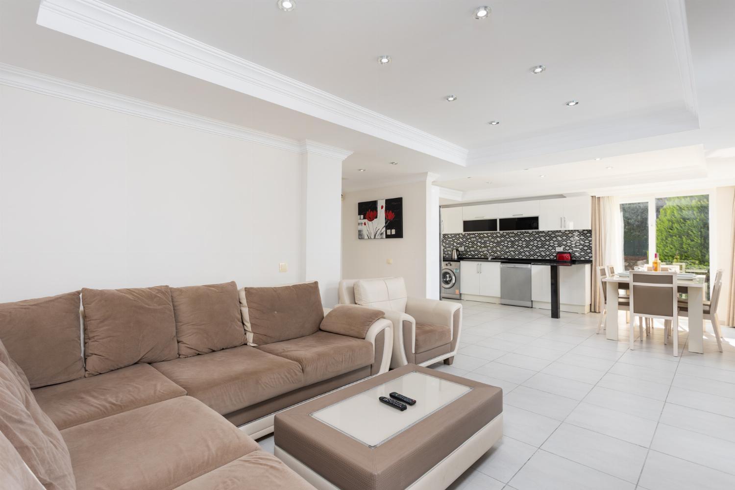 Golden Heights 5 *