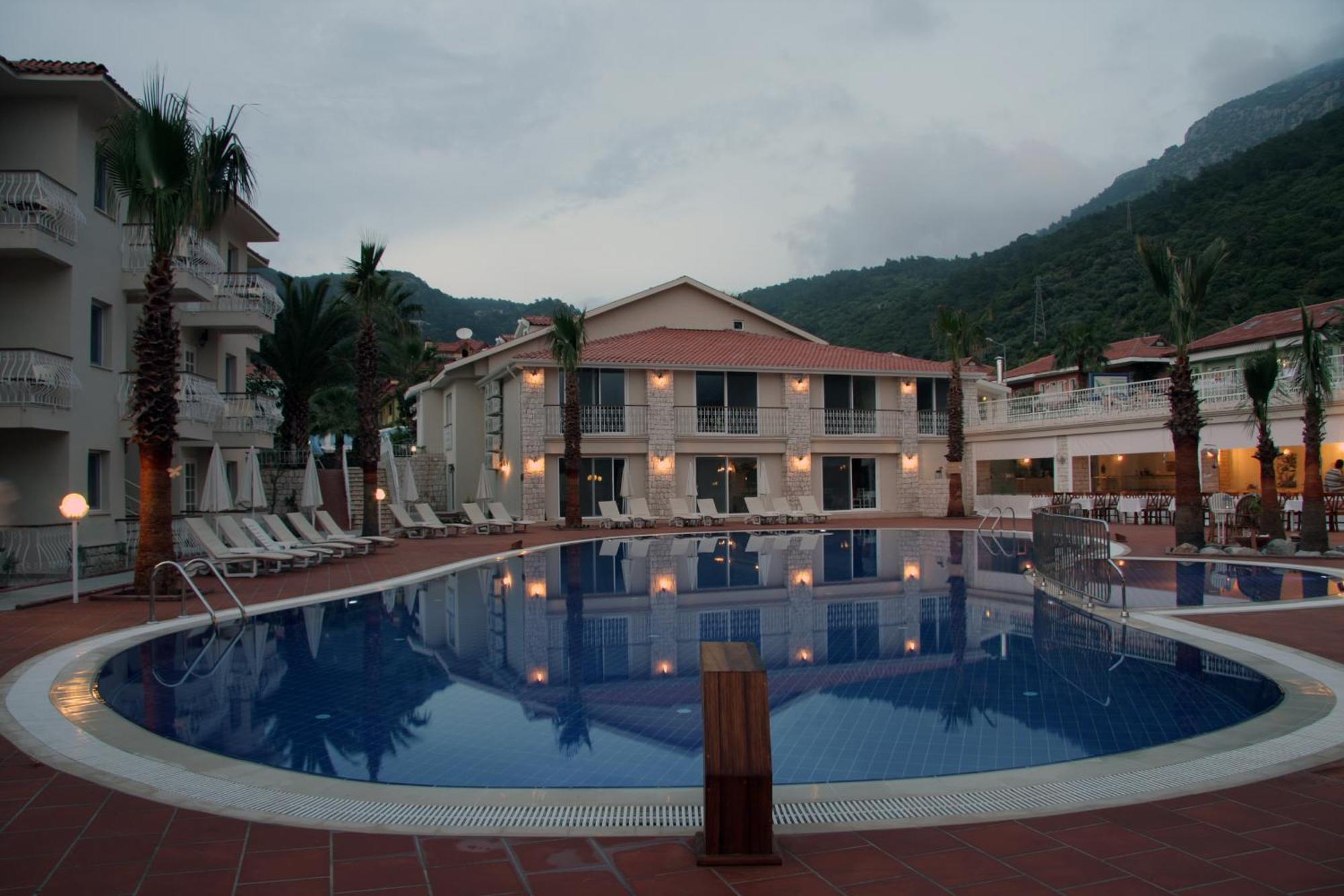 The Blue Lagoon Deluxe