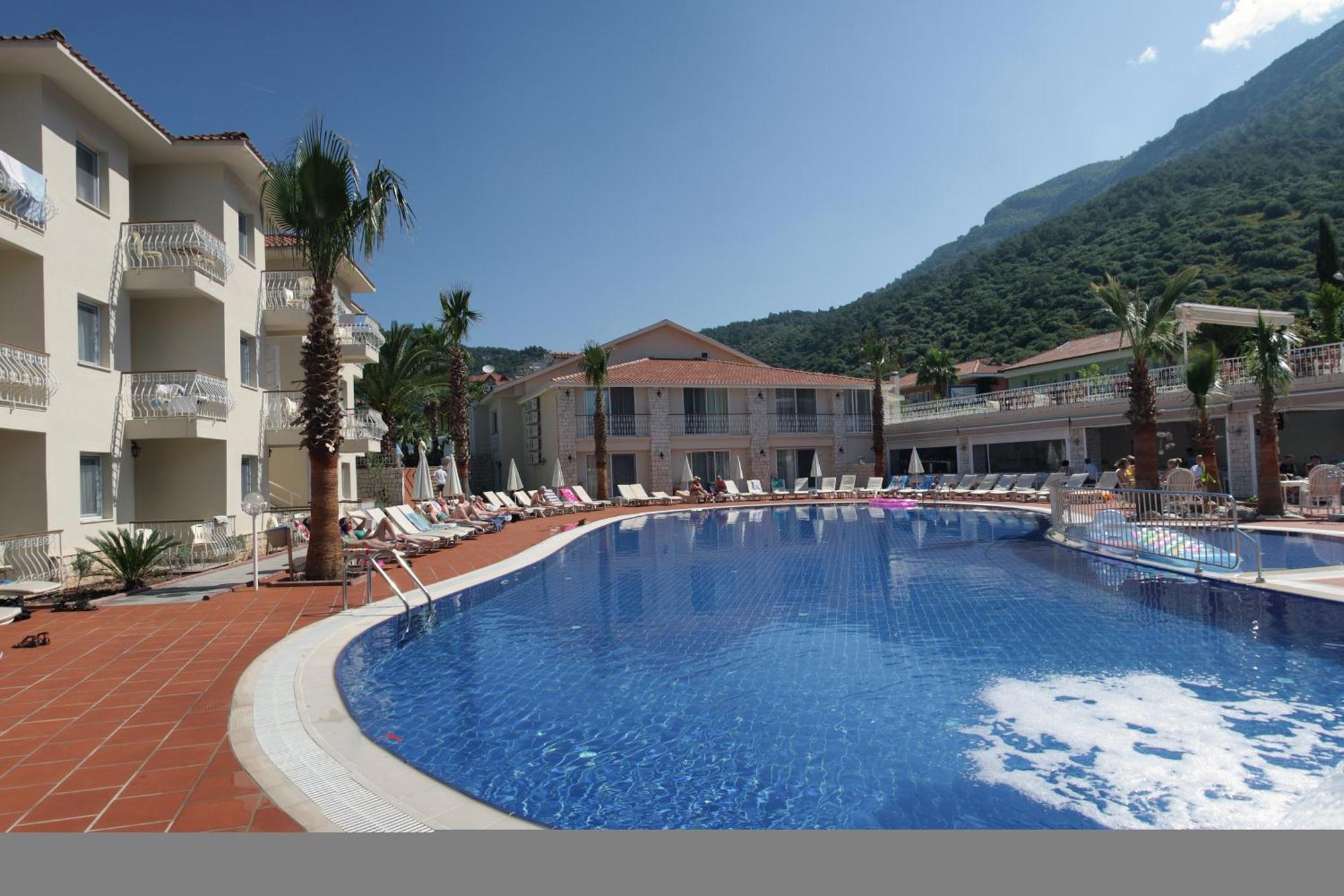 Hotel The Blue Lagoon Deluxe 3*