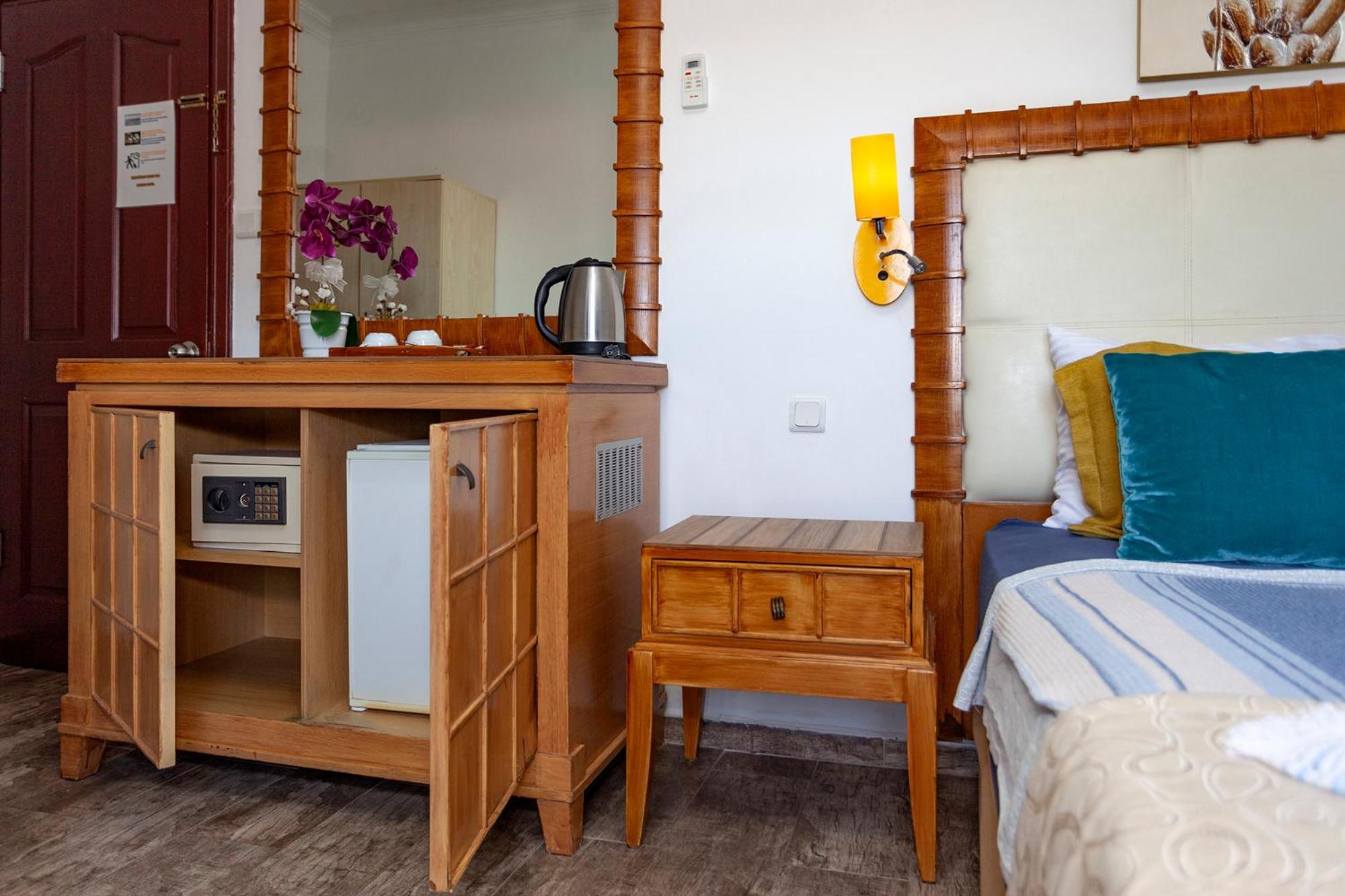 London Hotel 3*