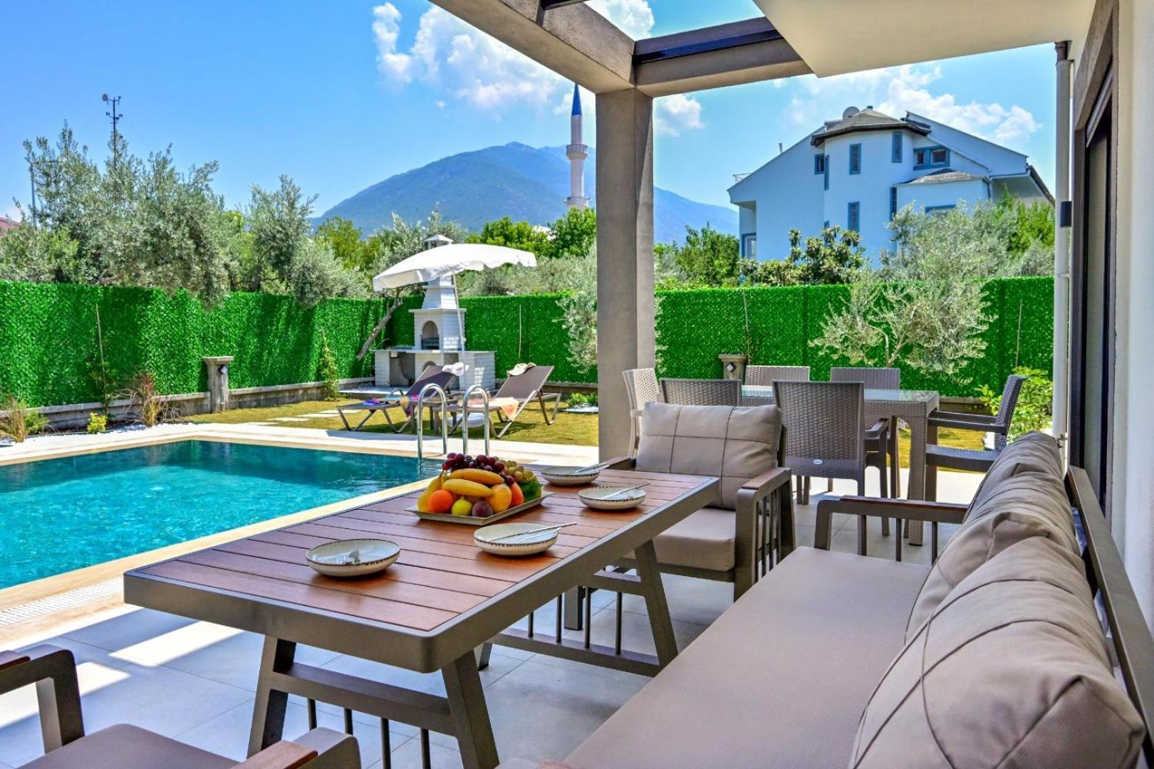 Villa Mango 4 Bedroom For Rent In *