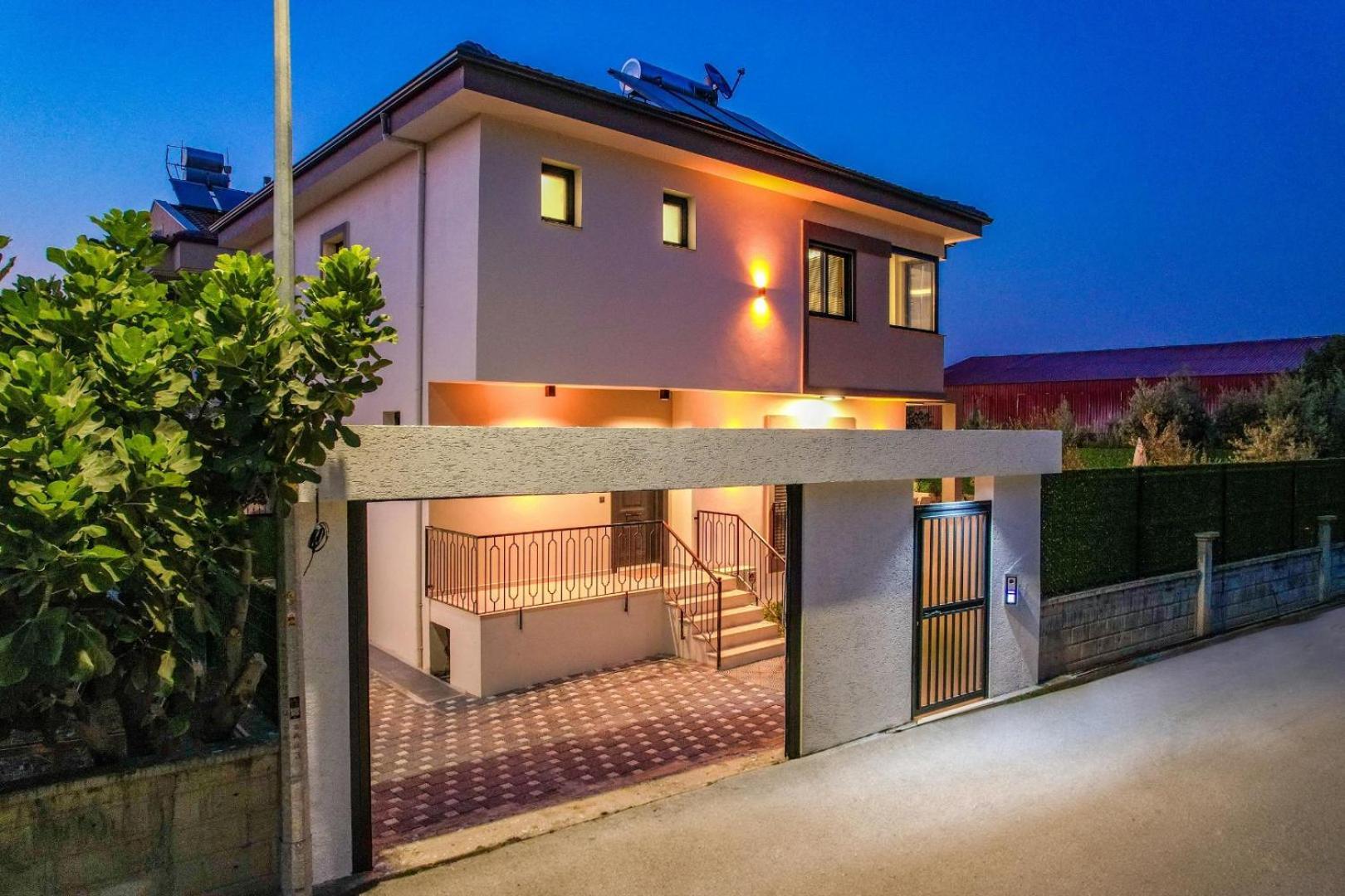 Villa Mango 4 Bedroom For Rent In
