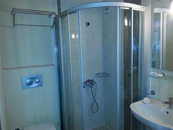 Grove Hotel 2*