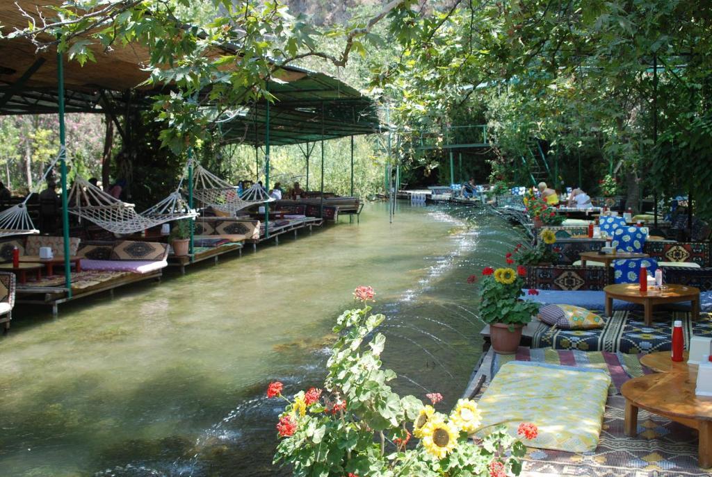 Gorge Club Hotel