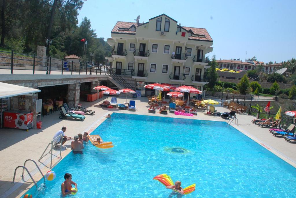 Grove Hotel