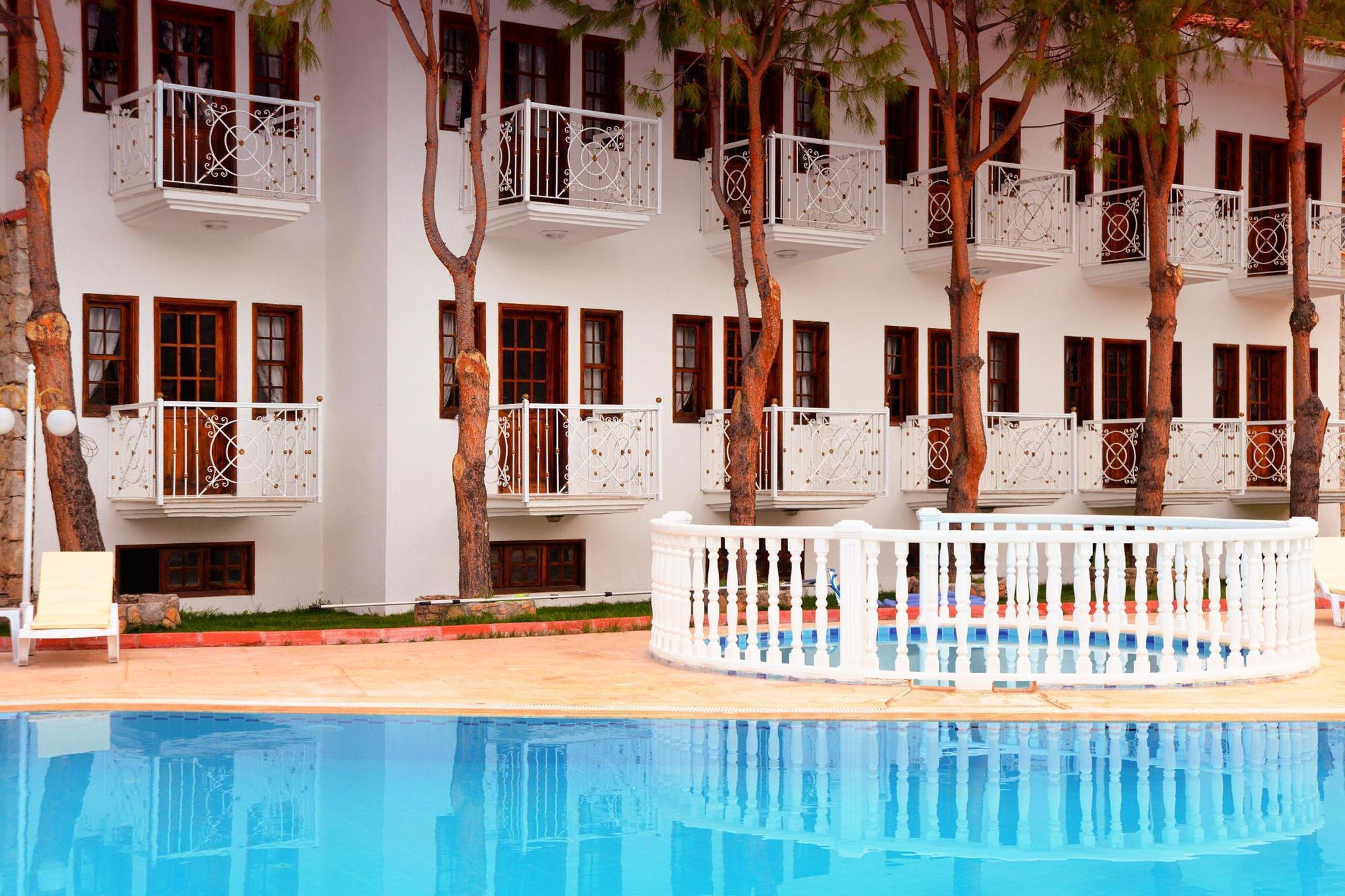 White Otel 3*