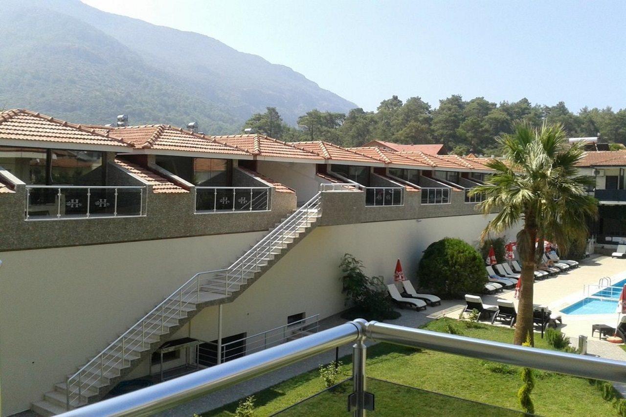Hotel Deluxe