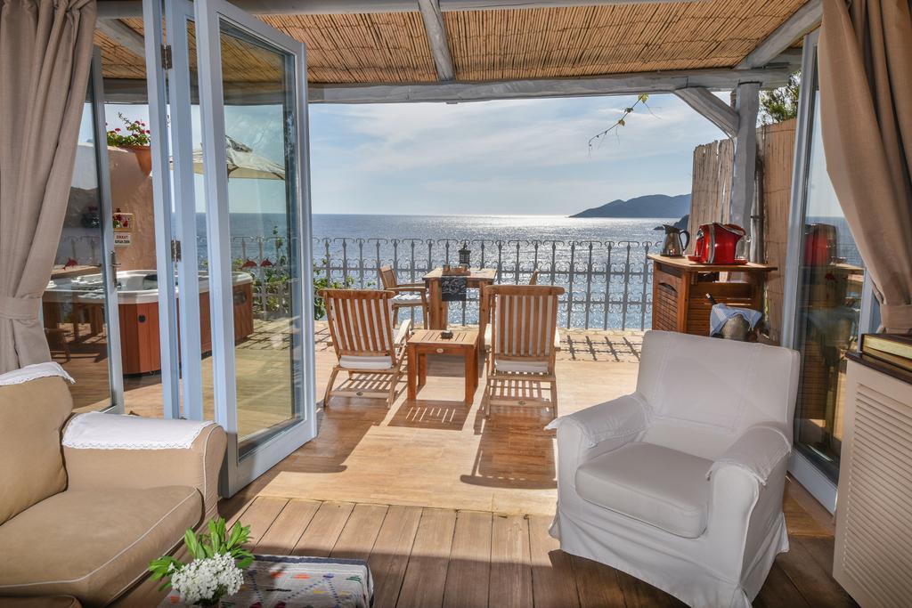 Beyaz Yunus - Adult Only Oludeniz