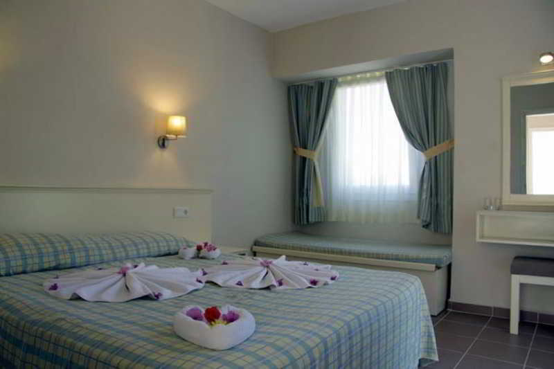 Hotel The Blue Lagoon Deluxe 3*