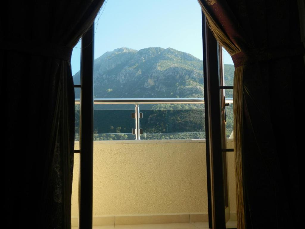 Deluxe Hotel 4*