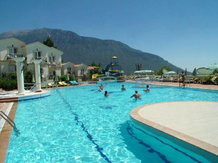Royal Park Artemisia Club Hotel 2*