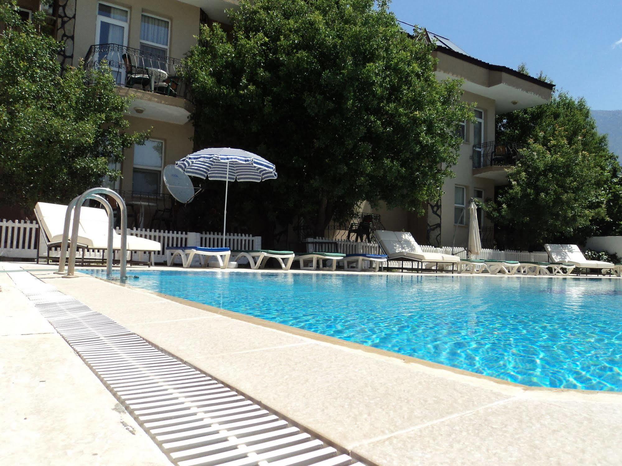 Hotel Club La Perla 2*