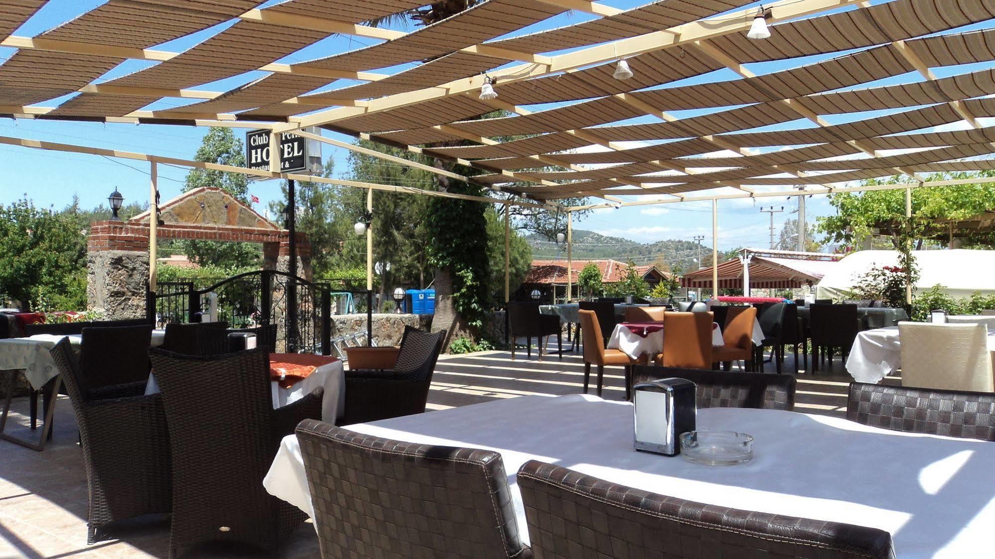 Hotel Club La Perla 2*