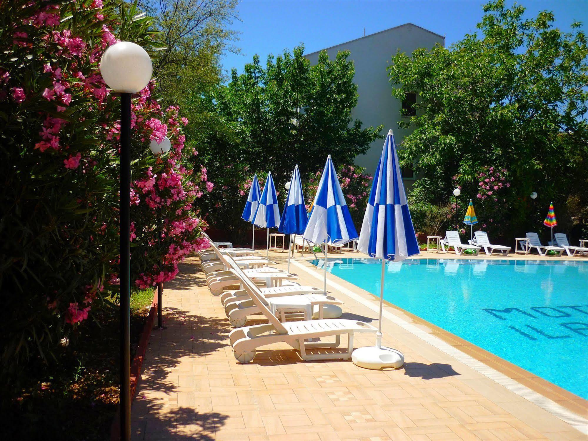 Hotel The Valley 2*