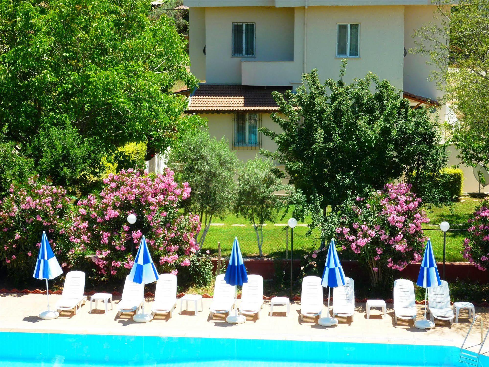 The Valley Hotel 2*
