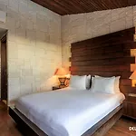 Manaspark Deluxe Hotel