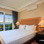 Manaspark Deluxe Hotel