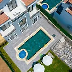 Atlantis - 4 Bedroom Holiday Villa In Hisaronu