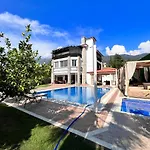Luxury 7-Bed Villa With Pool And Jacuzzi Fethiye
