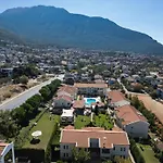 Larimar Suite Hotel