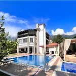 Luxury 7-Bed Villa With Pool And Jacuzzi Fethiye