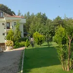 Grove Hotel
