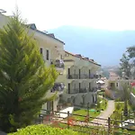 Grove Hotel