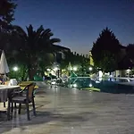 Gondol Apartments