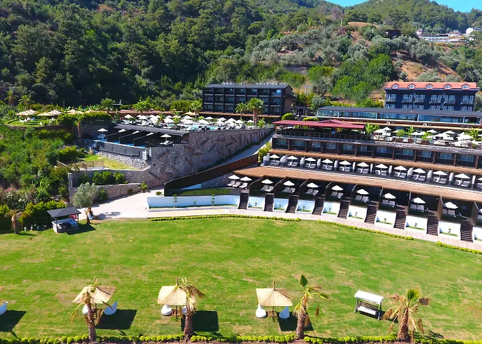 Manaspark Deluxe Hotel