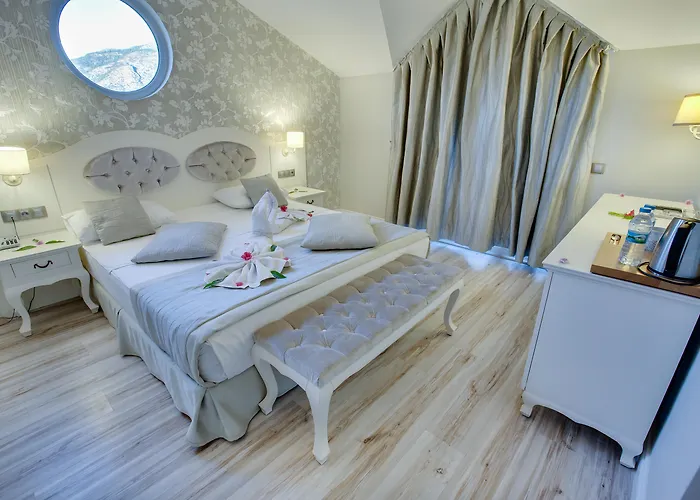 Pinehill Hotel & Suites