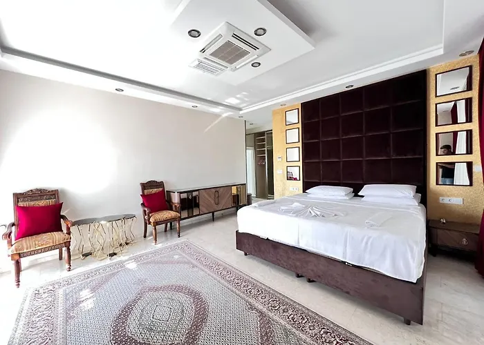 Luxury 7-Bed Villa With Pool And Jacuzzi Fethiye