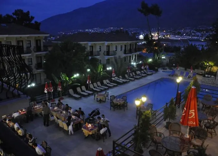 Grove Hotel