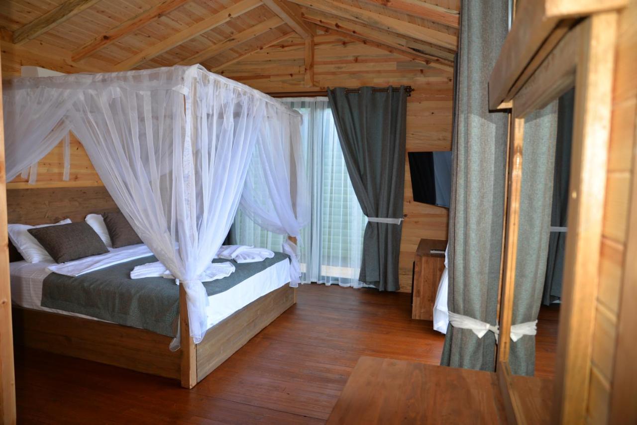 Symbola 3*
