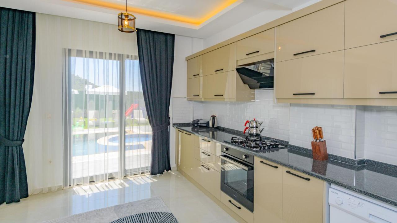 Villa Atlantis Kapali- 4 Bedroom Holiday In Hisaronu Oludeniz