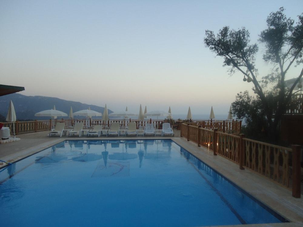 Kabak Armes Otel 3*