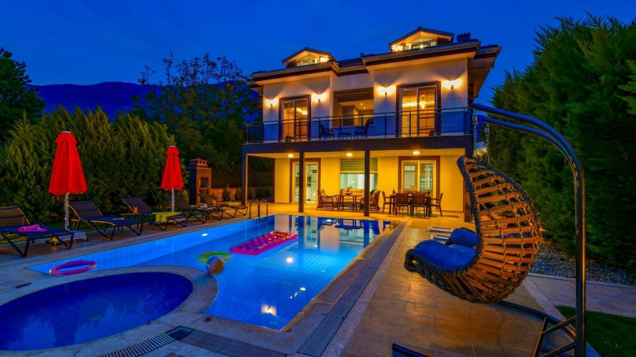 Villa Blue - 4 Bedroom In Hisaroenue