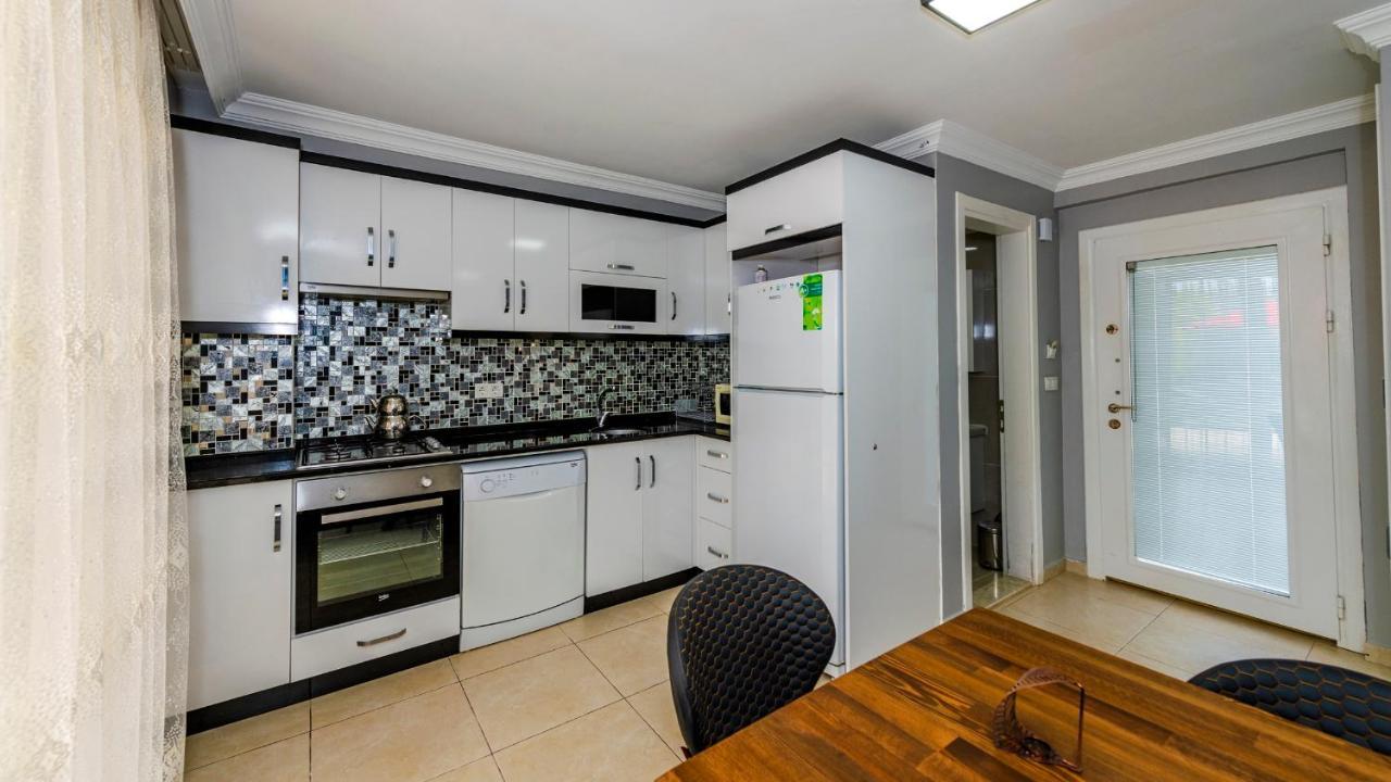 Blue - 4 Bedroom In Hisaroenue Villa *