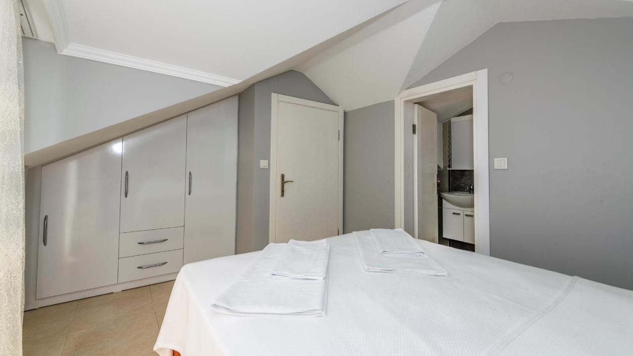 Blue - 4 Bedroom In Hisaroenue Villa *