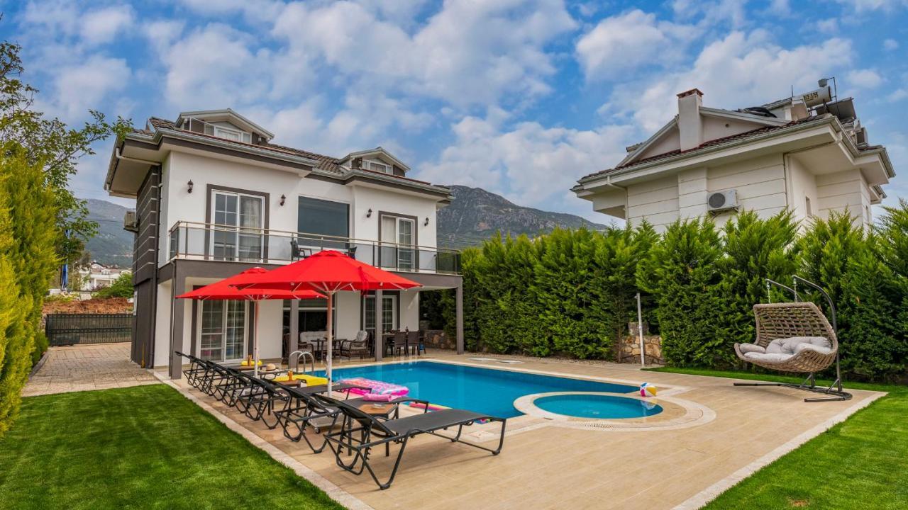 Blue - 4 Bedroom In Hisaroenue Villa *