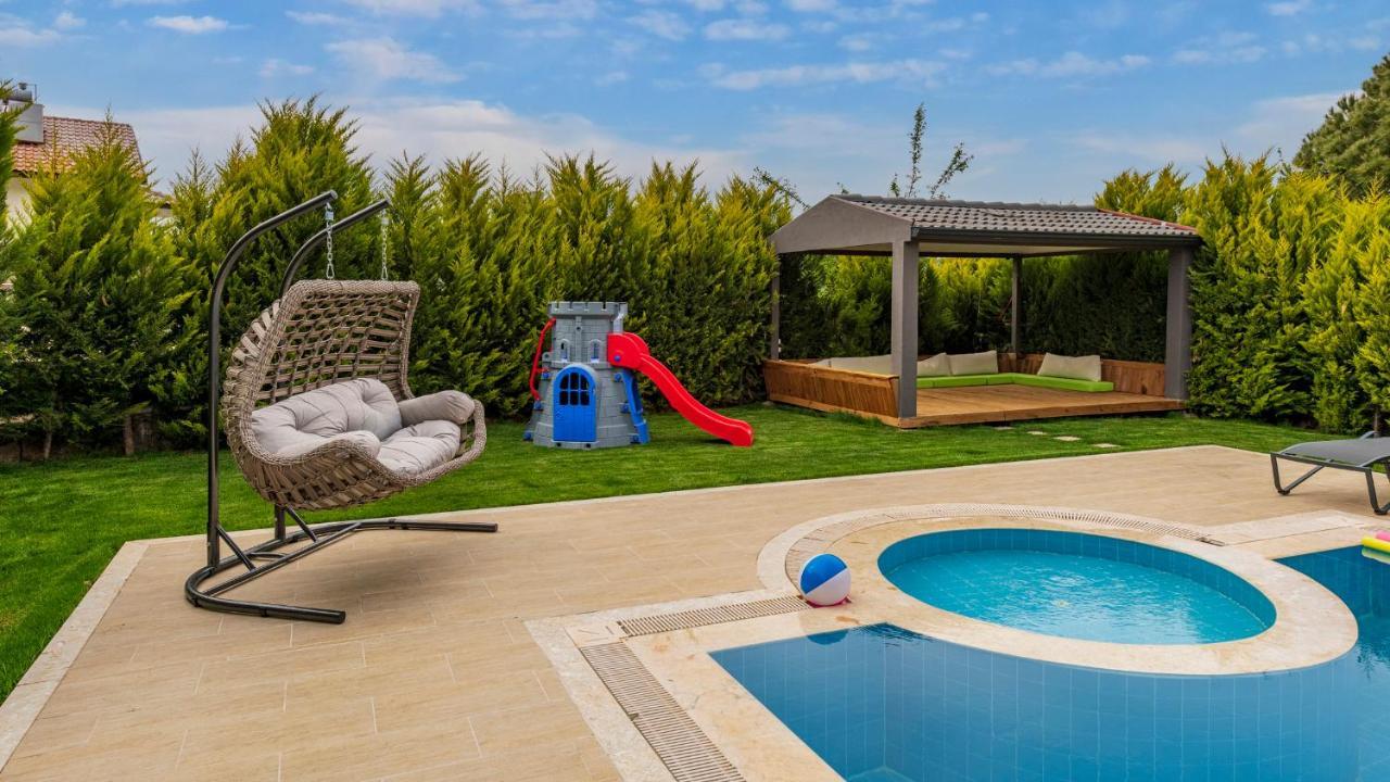 Villa Blue - 4 Bedroom In Hisaroenue