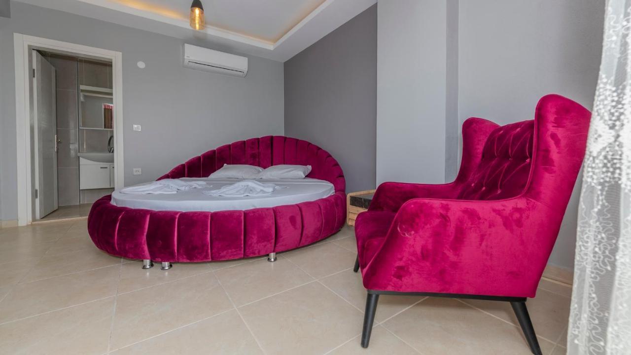 Blue - 4 Bedroom In Hisaroenue Villa