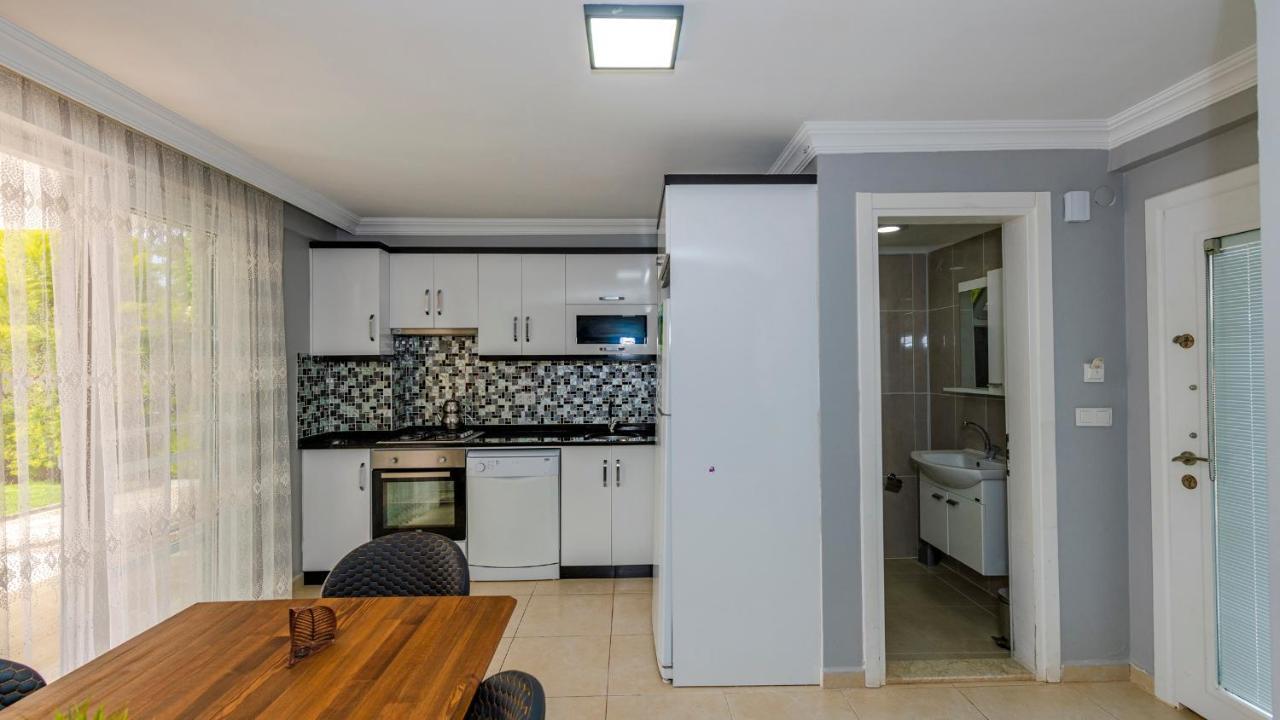 Blue - 4 Bedroom In Hisaroenue Villa
