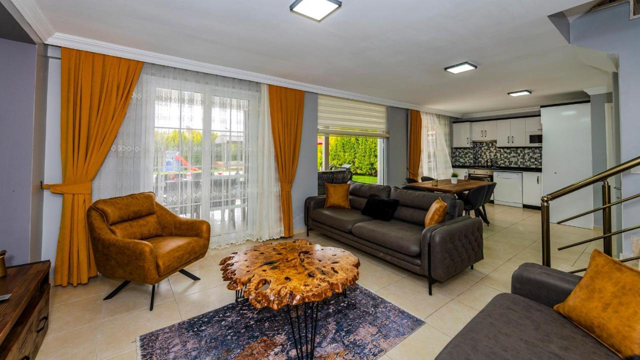 Villa Blue - 4 Bedroom In Hisaroenue Oludeniz