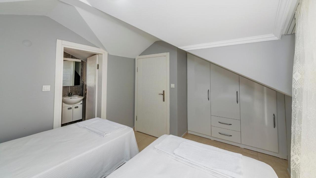 Blue - 4 Bedroom In Hisaroenue Villa *