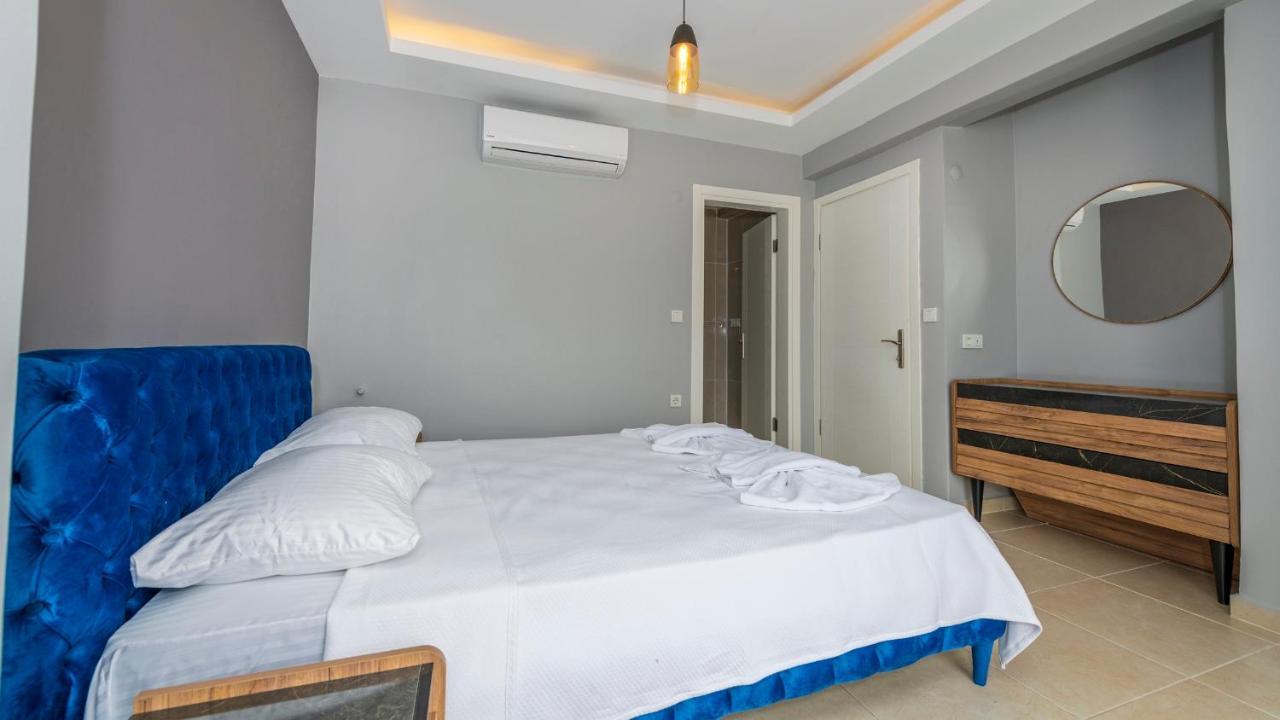 Villa Blue - 4 Bedroom In Hisaroenue