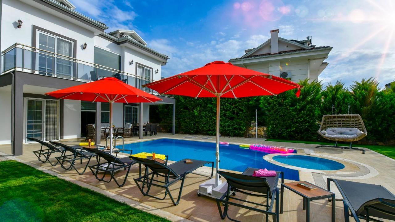 Villa Blue - 4 Bedroom In Hisaroenue *