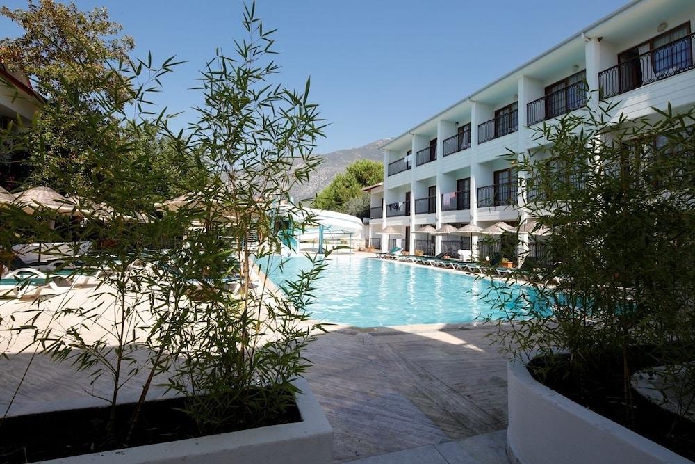 Otel Golden Life & 4*