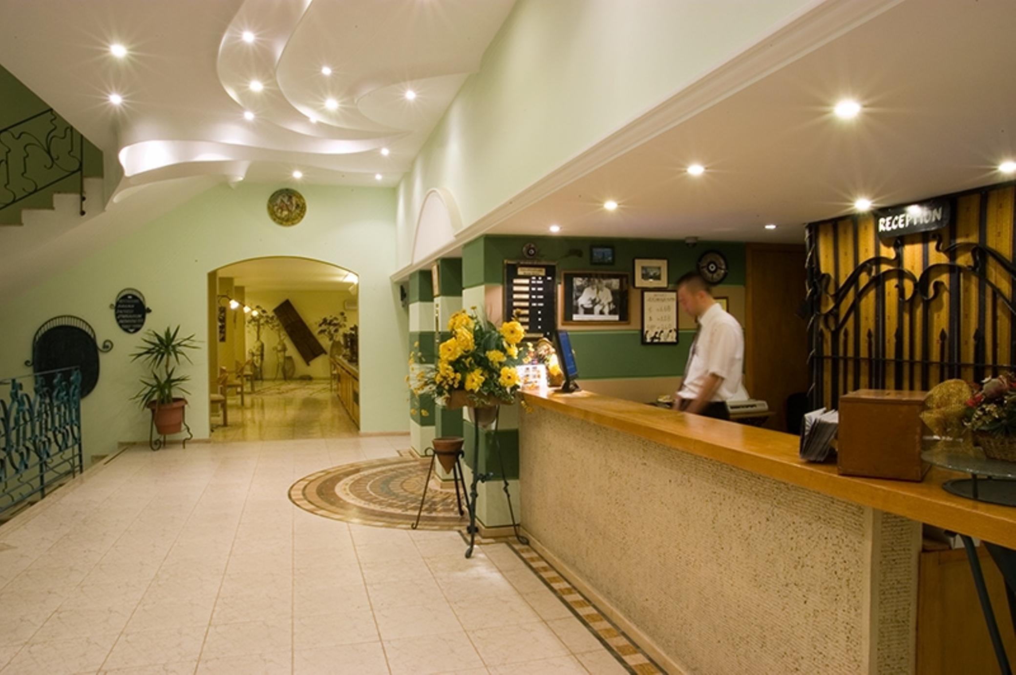Tolay Hotel 3*