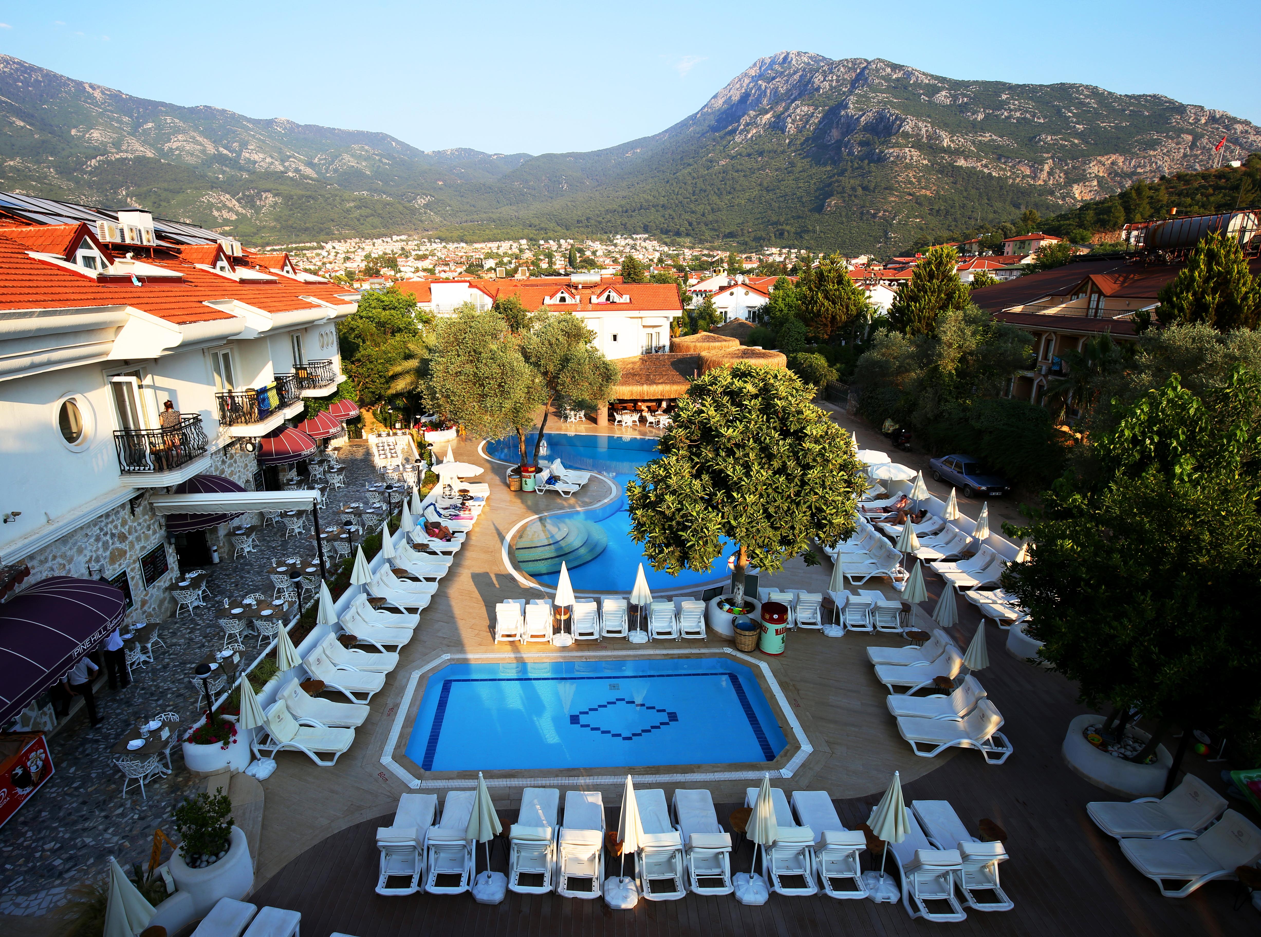 Pinehill & Hotel 3*